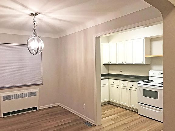 3rd image of 3038 Pemberton Dr #5