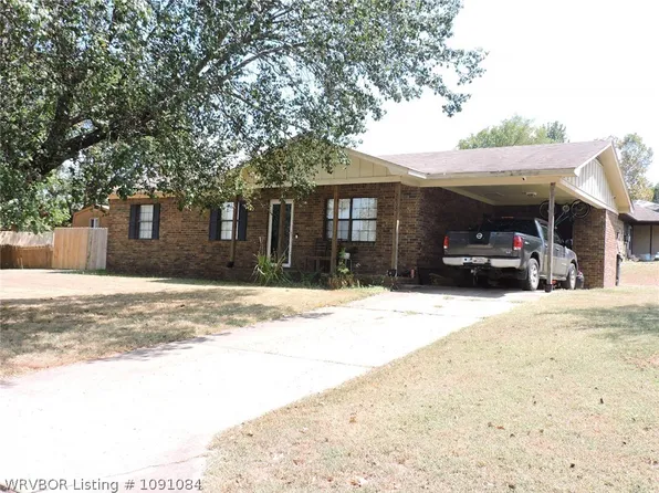 2802 Martha Dr, Van Buren, AR 72956