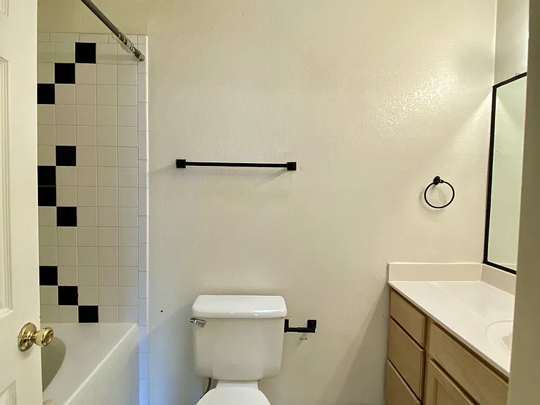 2215 King James Pl — Photo 14
