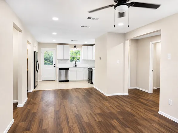 2103 11th Ave, La Marque, TX 77568