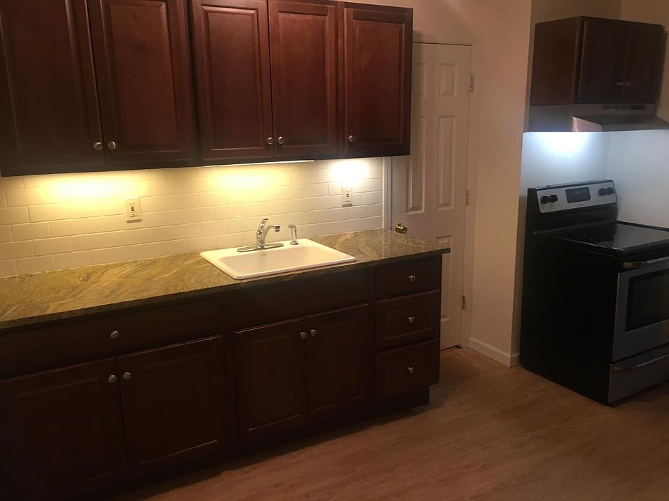 Eat in kitchen