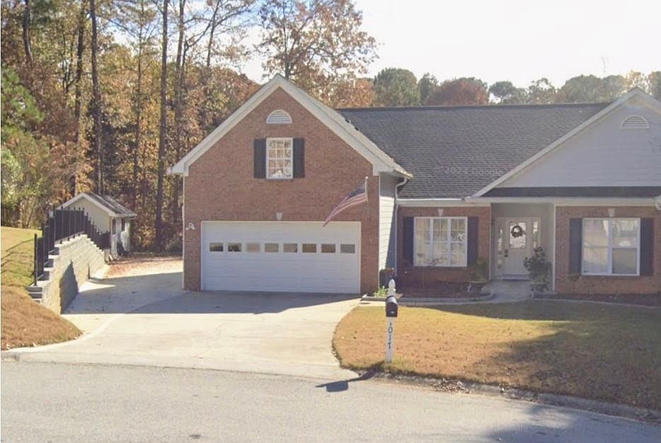 1st image of 1017 Creekshire Way