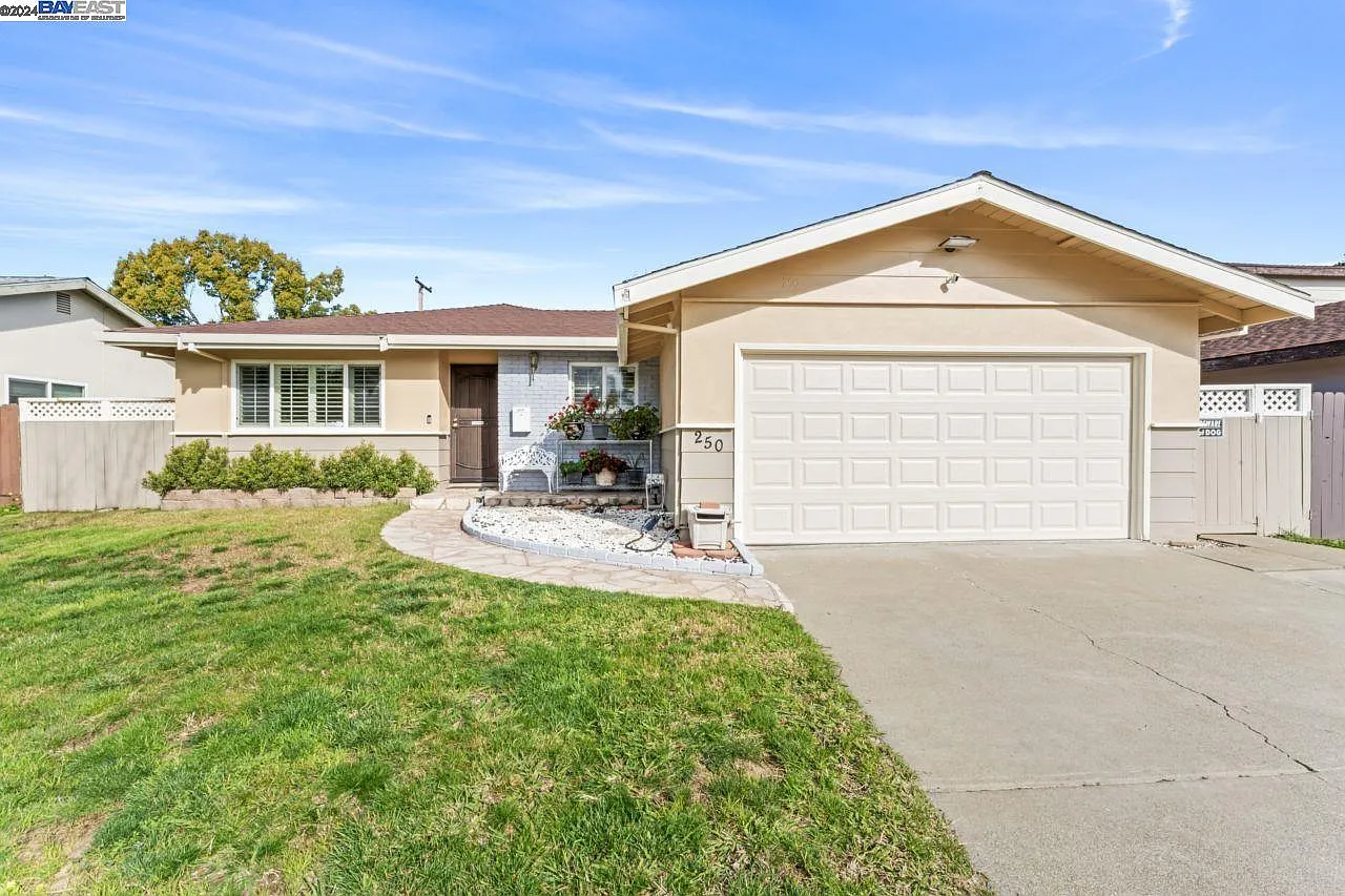 250 Begonia Blvd photo 1