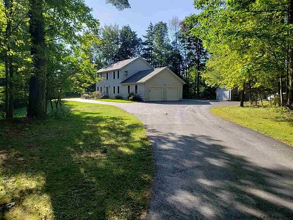 3rd image of 26 Elting Ln