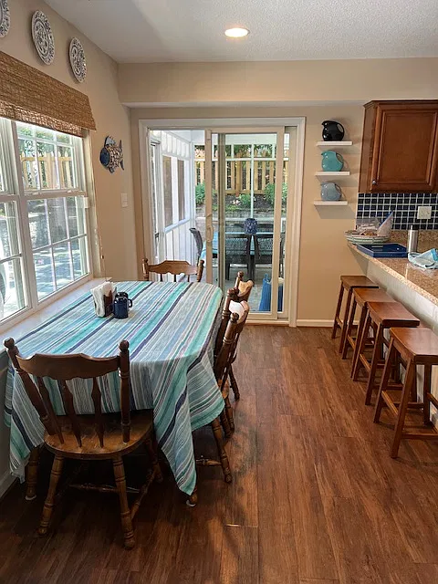 eat in kitchen with ceiling fan