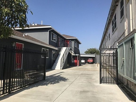 3rd image of 10522 S Inglewood Ave APT 3