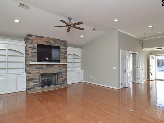 3rd image of 214 W Palm Dr