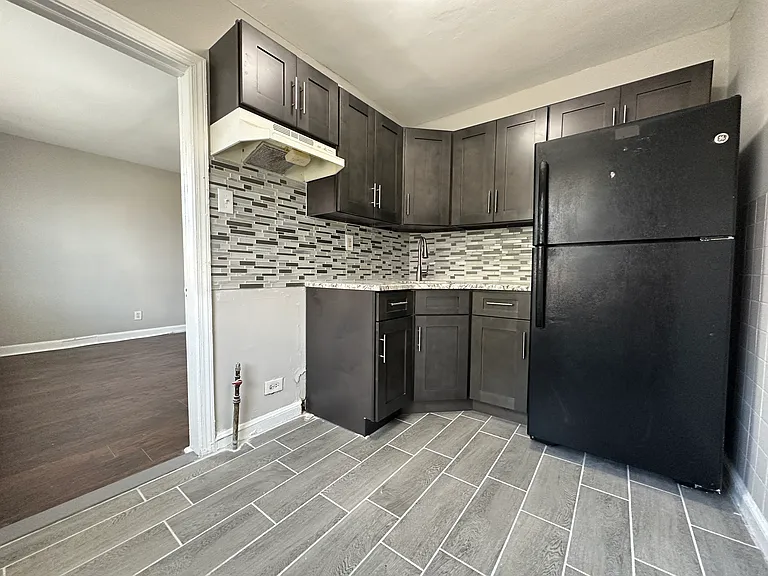 1422 Greeby St #1 — Photo 6