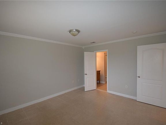 4th image of 3419 Winkler Ave APT 522