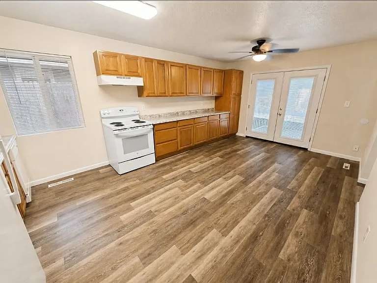 2532 W 3rd St — Photo 10