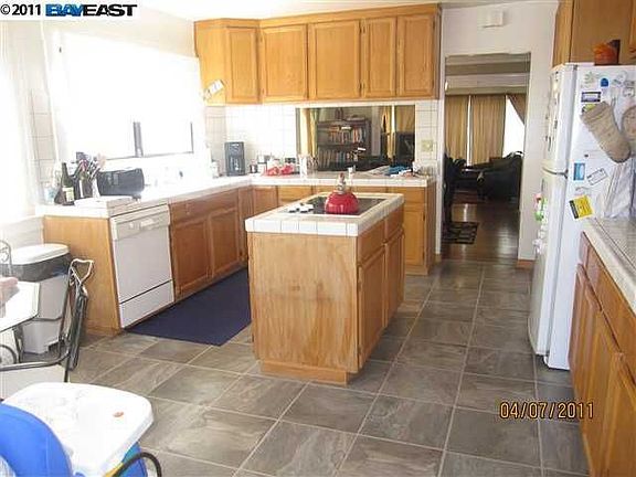 4th image of 6126 Camden St