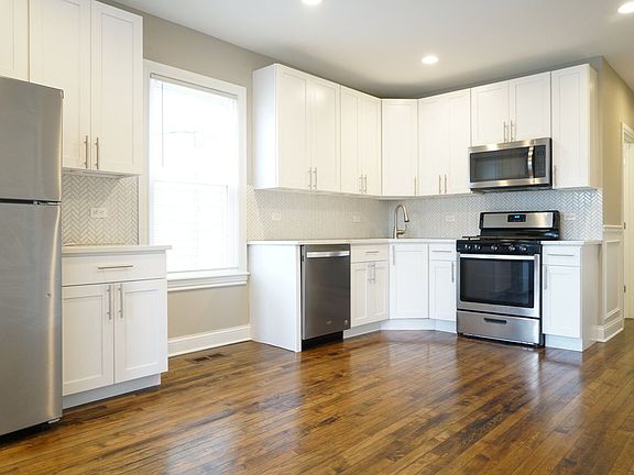 2nd image of 2957 N Avers Ave Front 1