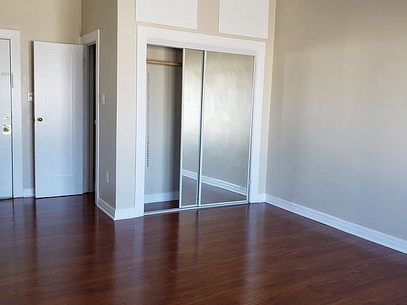 4th image of 2415 E 53rd St APT 310