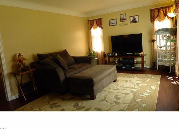 3rd image of 4245 W 219th St