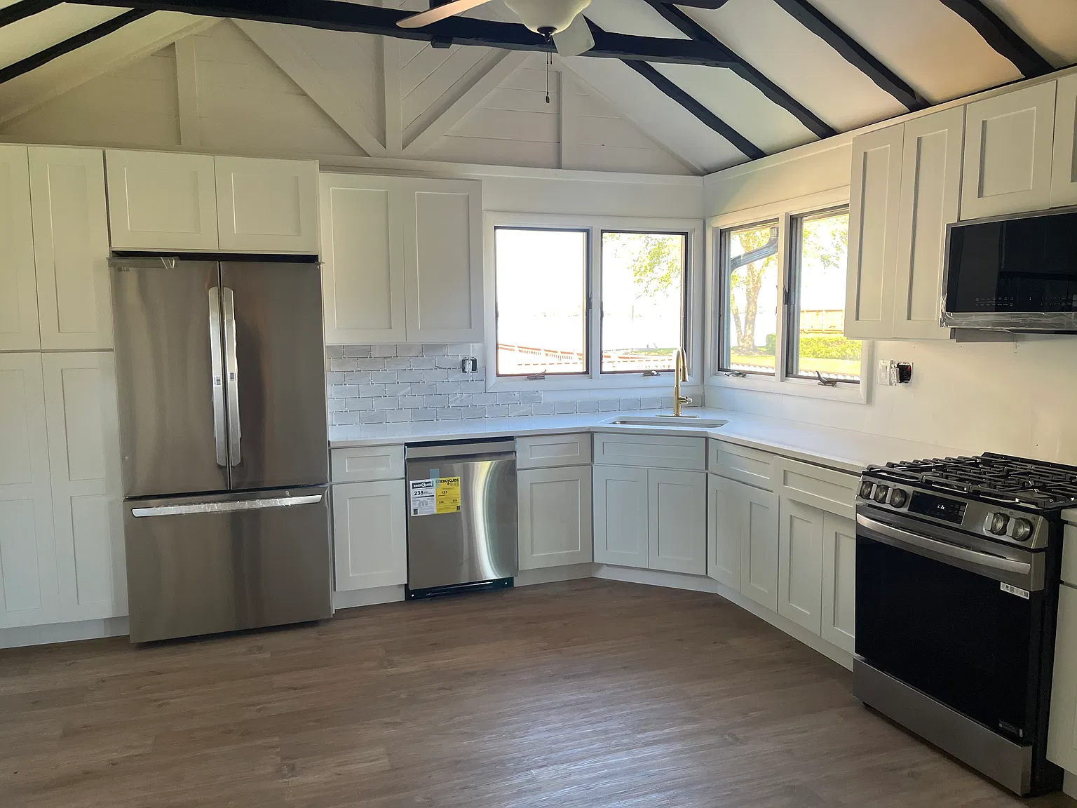 2 bed, 759 sqft, $2,200 — Photo 3