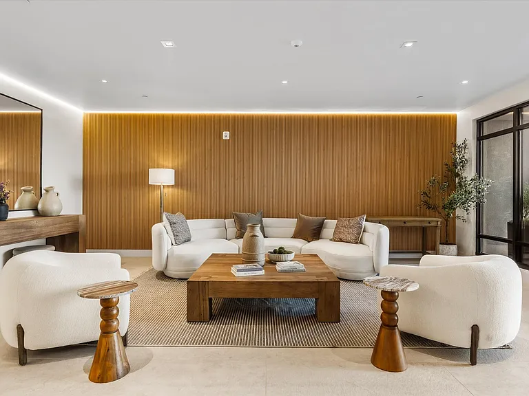 401 W Grand Ave #202 — Photo 40
