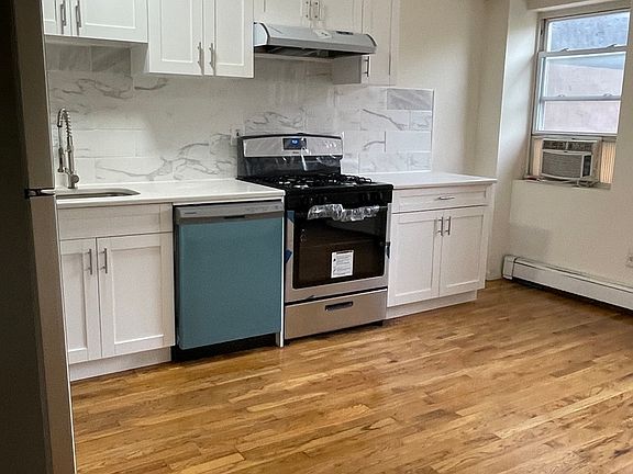 4th image of 456 Jefferson Ave APT 2