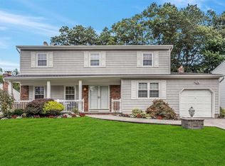 40 Marsulin Dr, Syosset, NY 11791