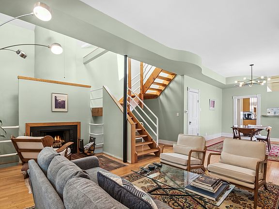 4th image of 3013 N Racine Ave