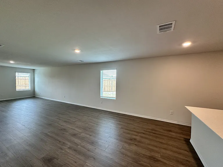 1128 Northfield Dr — Photo 6