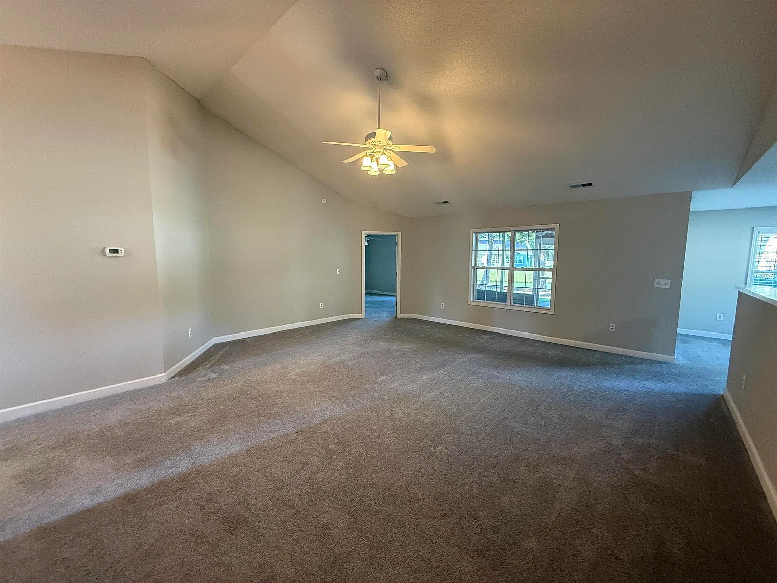 3 bed, 2.0 bath, 1735 sqft, $1,900 — Photo 4