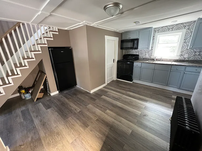 24 Gilford Ave #6B — Photo 3