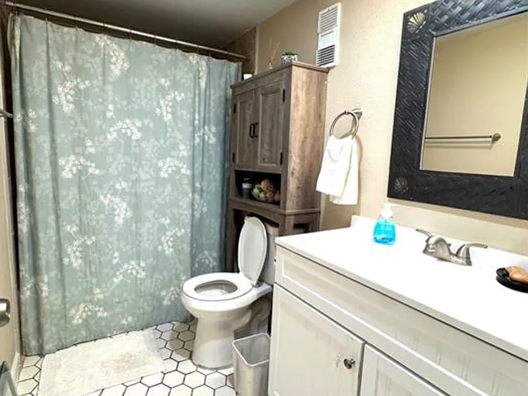 4906 Victoria Dr #108 — Photo 12