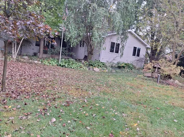 10209 Sargent Rd, Fowlerville, MI 48836
