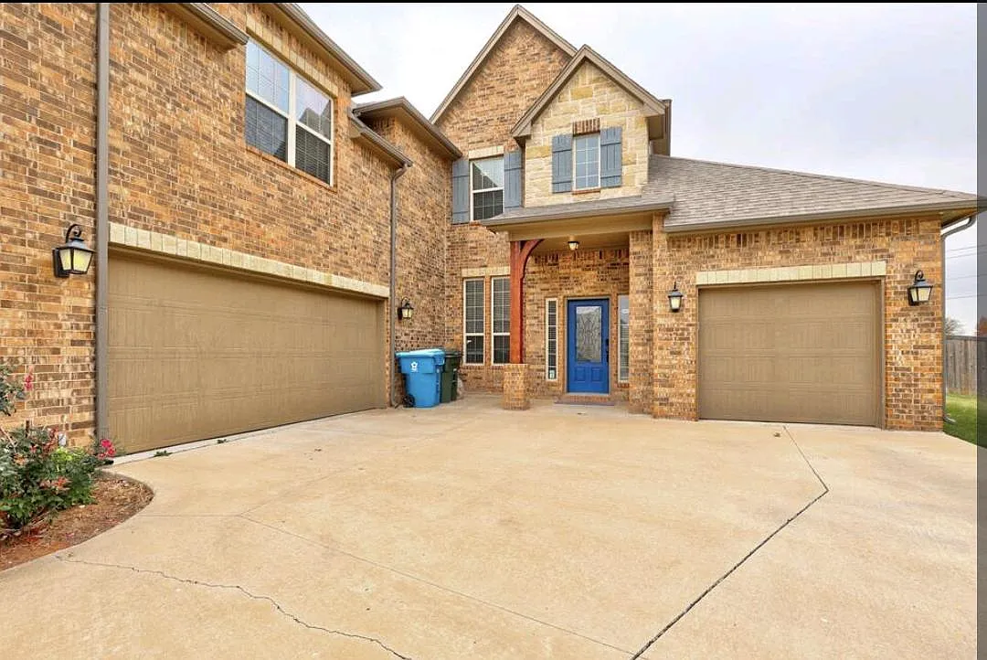 4 bed, 3223 sqft, $2,950 — Photo 1
