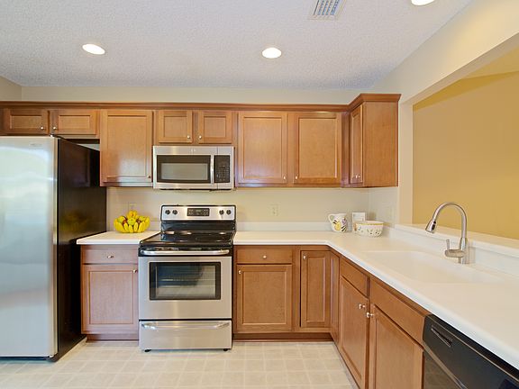 3rd image of 2082 Sandpiper Ct