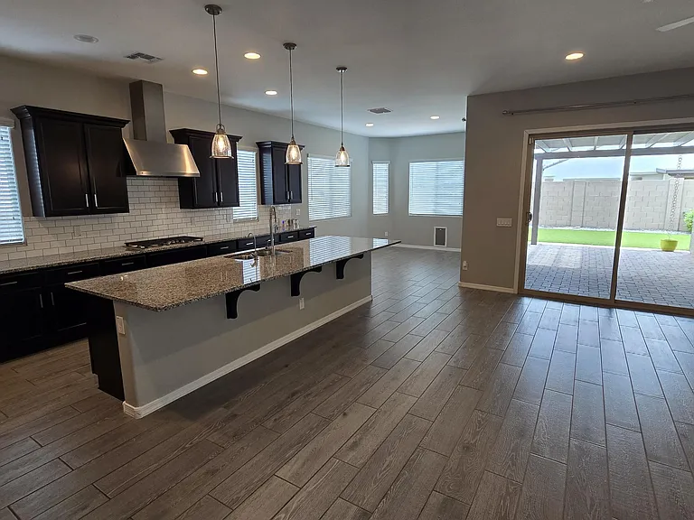 18351 W Mercer Ln — Photo 27