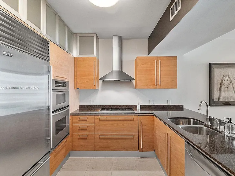 218 SE 14th St #1804 — Photo 5