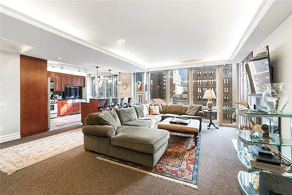 Sold by R New York | media 4