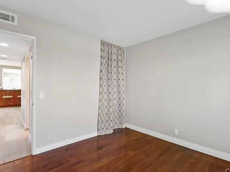 4622 Larwin Ave — Photo 10