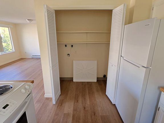 LAUNDRY CLOSET