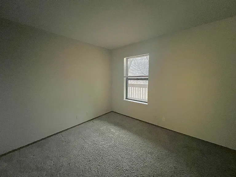 Oakridge Apartments — Photo 32
