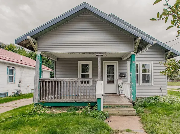 26 15th St, Clintonville, WI 54929