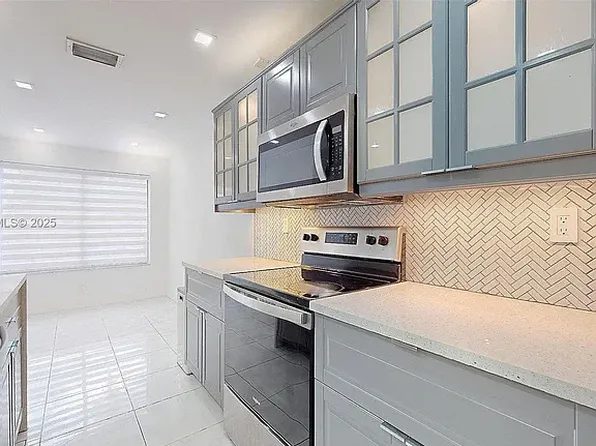 8212 NW 8th Pl #2, Fort Lauderdale, FL 33324