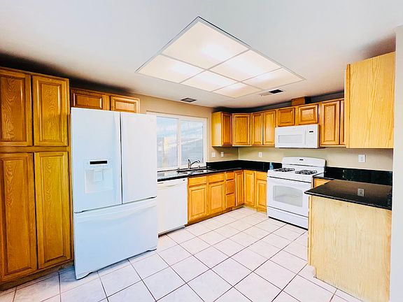 4th image of 5068 Rollingwood Dr