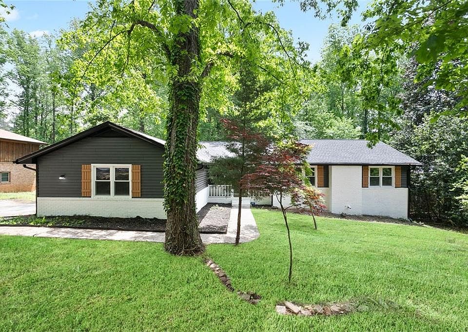 1st image of 831 Sweet Briar Ln SE