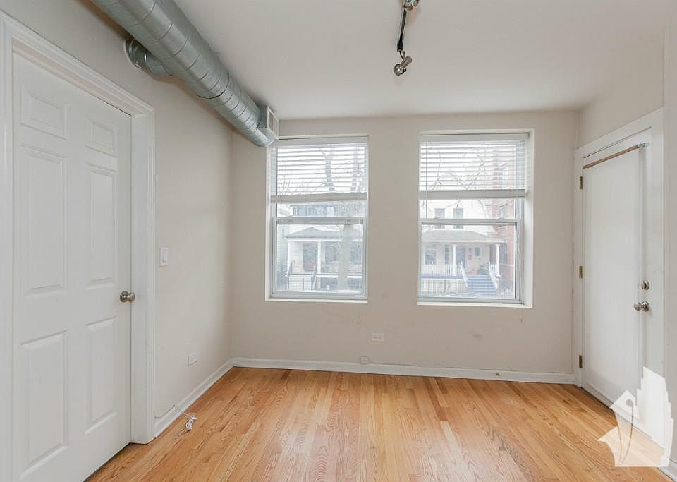 1st image of 2521 W Leland Ave #C01