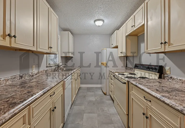 6114 E Rockwood Rd — Photo 10