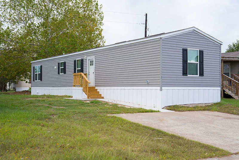 3 bed, 2.0 bath, 1056 sqft, $1,499 — Photo 1