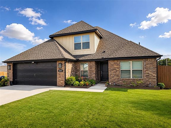 2nd image of 804 W Shane Ct