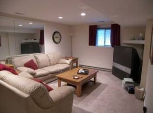 42 Ledgewood Dr, Brookfield, CT 06804