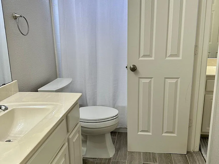2050 Garden Crest Dr — Photo 15