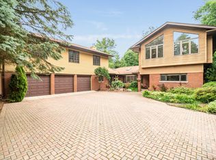 377 Forest Trl, Oak Brook, IL 60523
