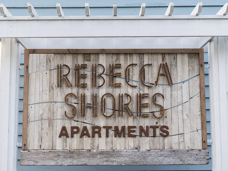 Explore Rebecca Shores Apartments