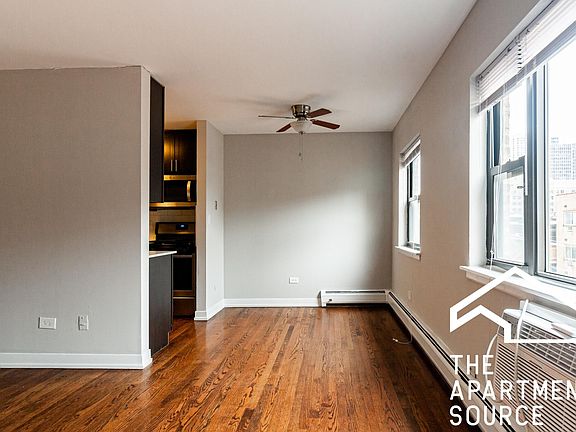 4th image of 526 W Oakdale Ave #1001