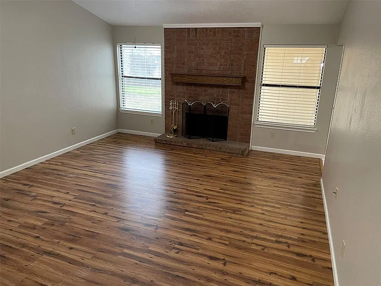 1402 Sheppard Ln — Photo 16